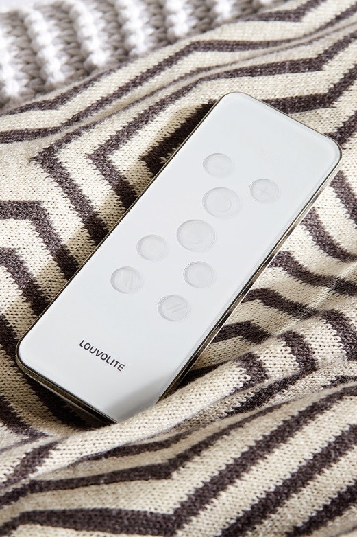 Remote control for motorised roller blinds